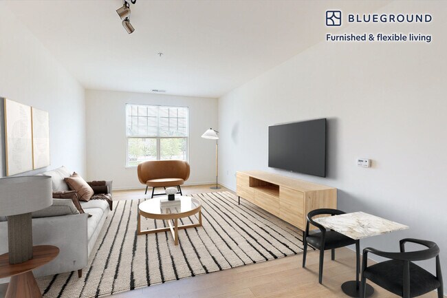 Building Photo - 1700 E 5th St