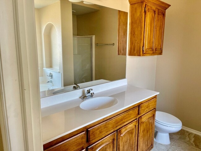 Building Photo - 4 bed 2 bath - Law Enforcement discount.