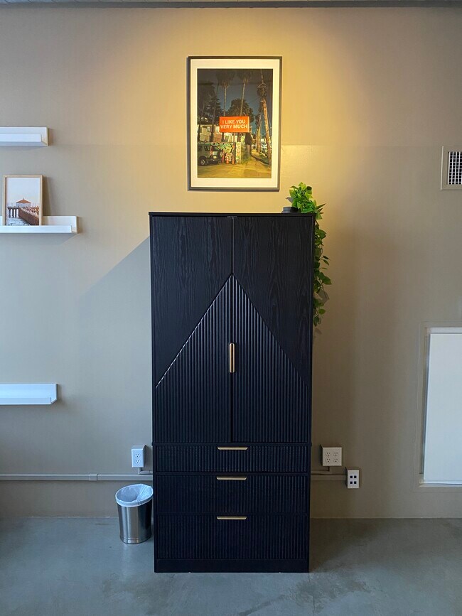 Building Photo - 849 S Broadway