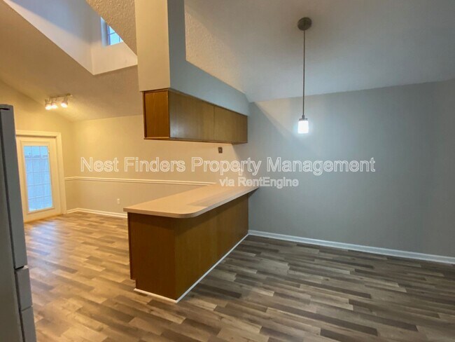 Building Photo - 421 Filmore Dr