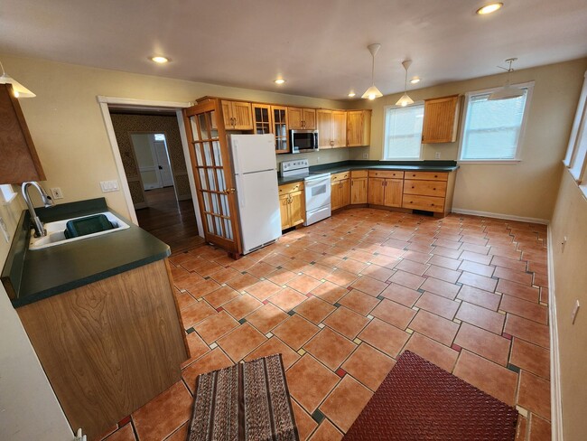 Building Photo - Large and Beautiful Farm House in Quiet Area