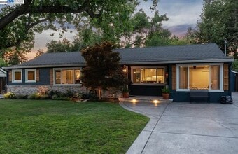 Building Photo - 161 Maiden Ln