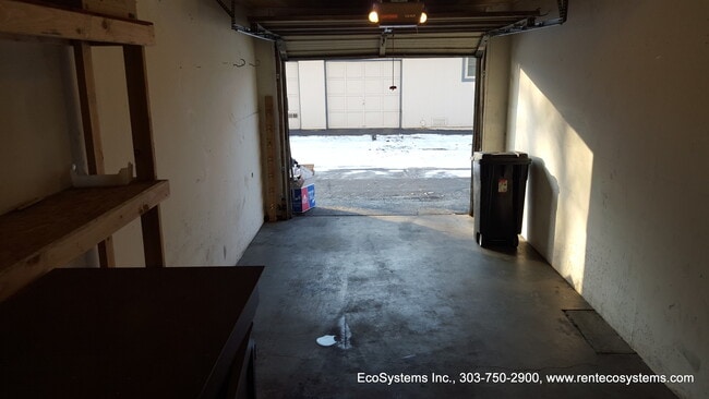Building Photo - Serene 2 Bedroom 1 1/2 Bath Aurora Townhom...