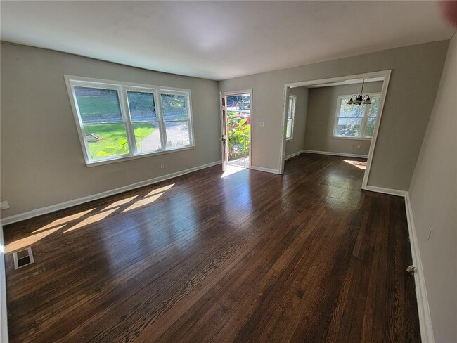 Building Photo - 1040 Shepherds Ln NE
