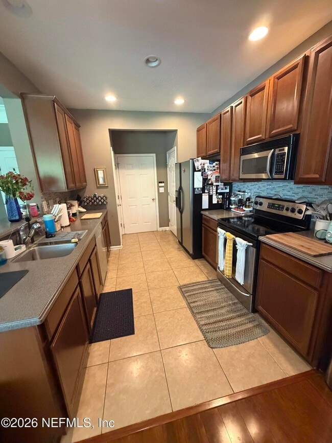Building Photo - 11175 Castlemain Cir W