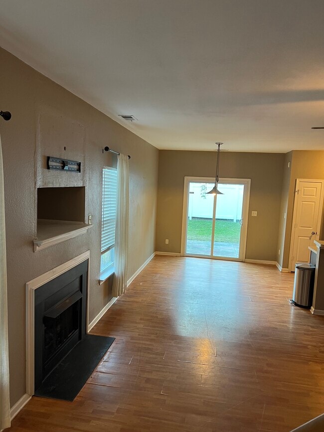 Building Photo - 305 Garcia Dr