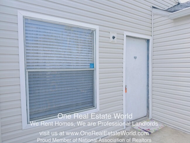 Building Photo - 2504 Woodgate Blvd