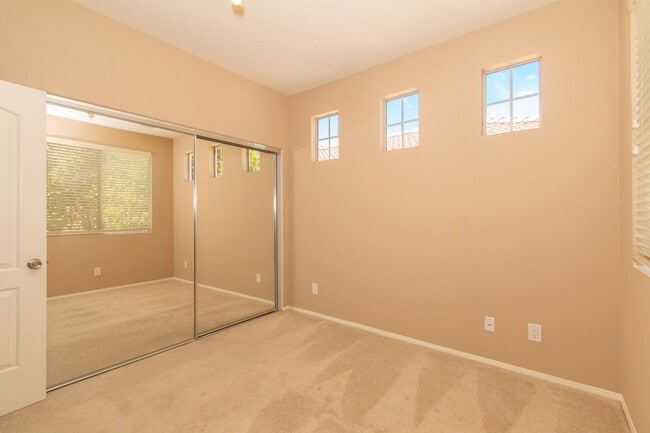 Building Photo - Spacious 3 Bed/2.5 Bath in Desirable UTC La Jolla Community of Toscana