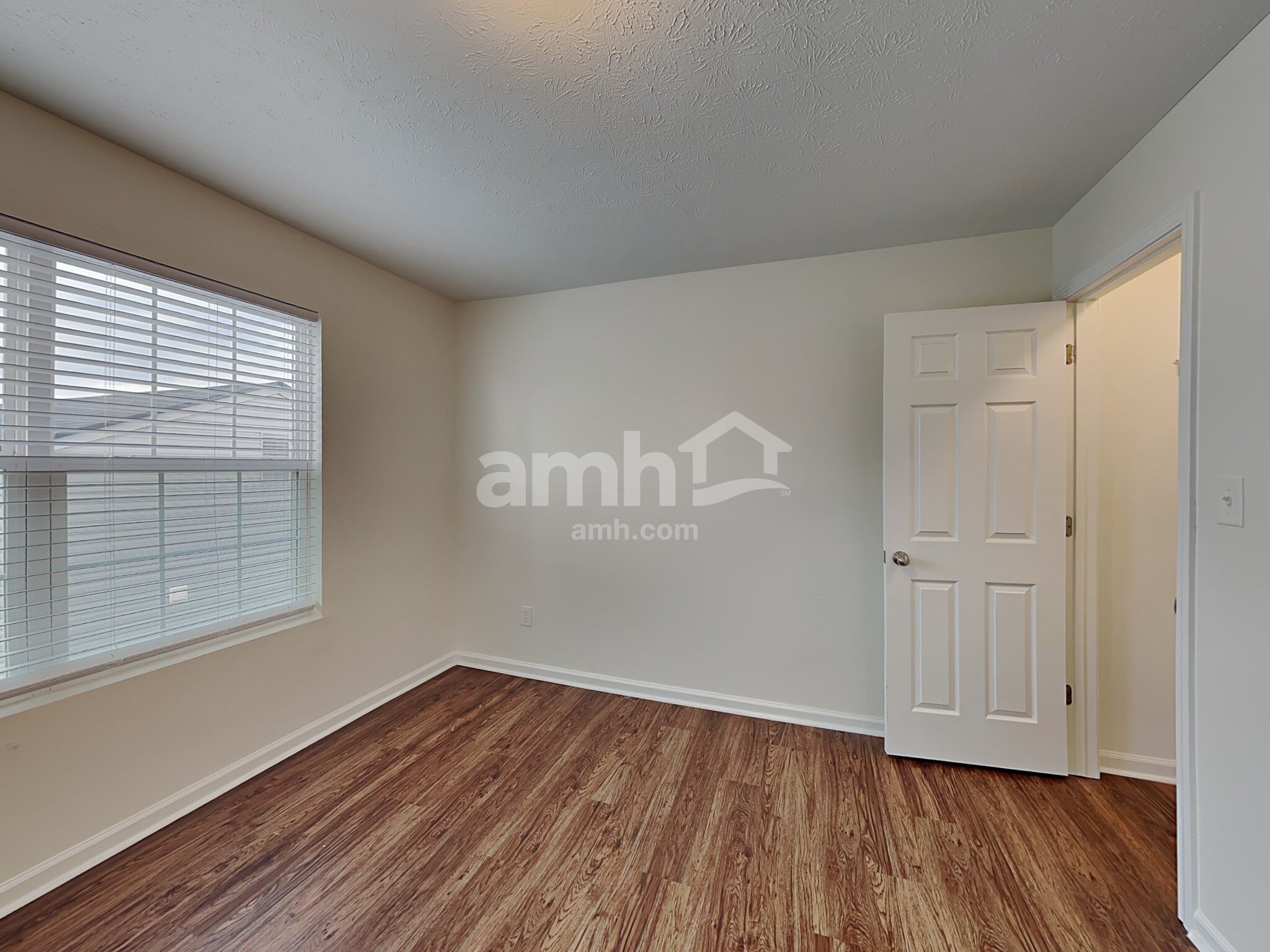 Building Photo - 19327 Fox Chase Dr