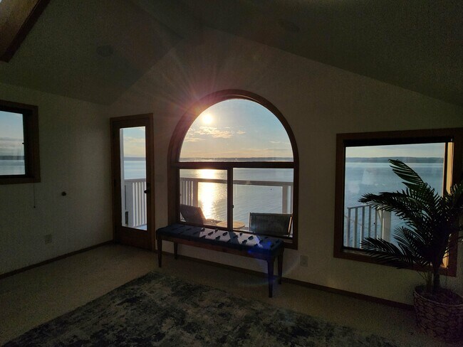 Building Photo - 19118 Soundview Dr NW