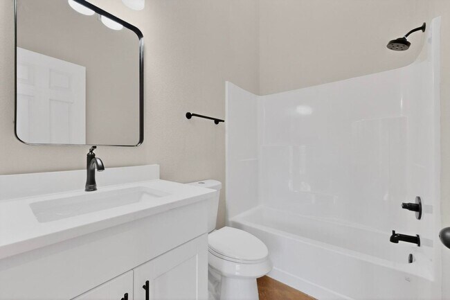 Building Photo - 1471 W Kaufman St