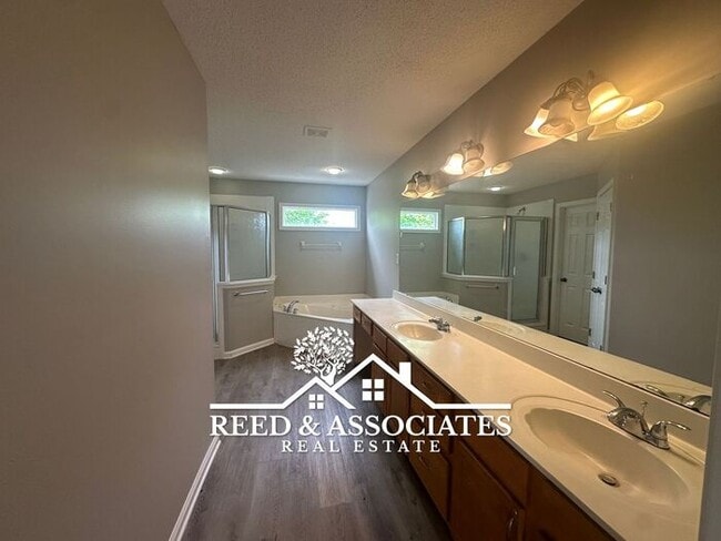 Building Photo - 2-Story Home Located in Quiet Cove!