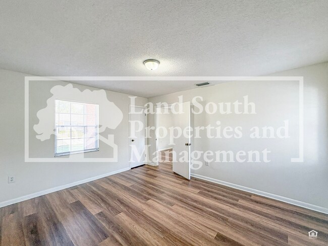 Building Photo - 420 Allamanda Dr