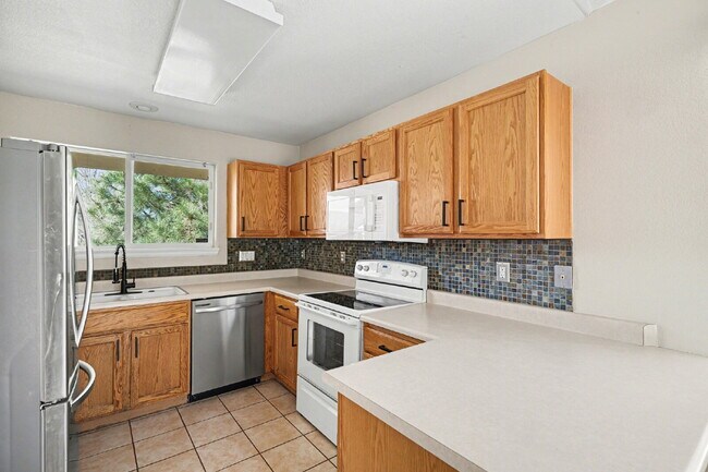 Building Photo - 12584 S Beaver Creek Way