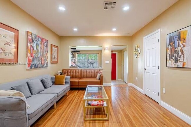 Building Photo - 1509 N 17th Ave