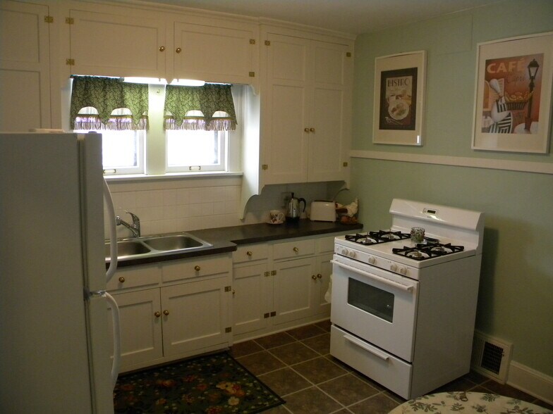 Updated kitchen - 1220 20th St
