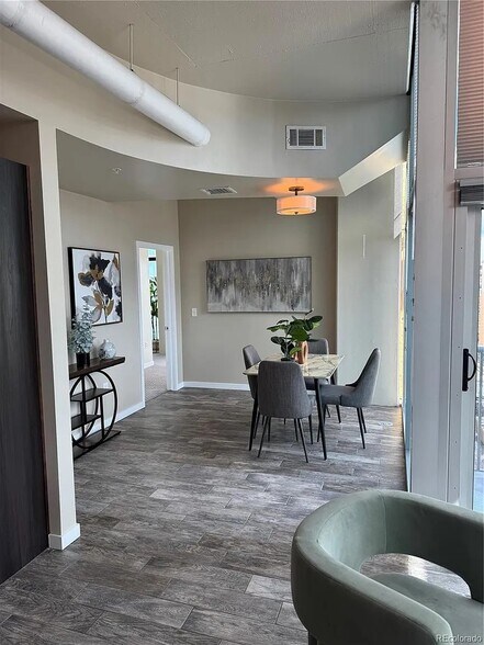 Dining room - 1700 Bassett St