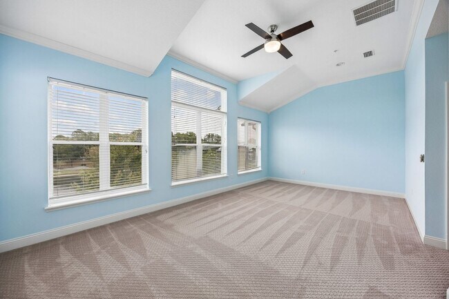 Building Photo - 3 bedroom 3.5 bath on island