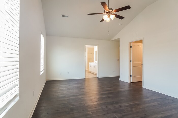Building Photo - 5776 Timber Leaf Lp