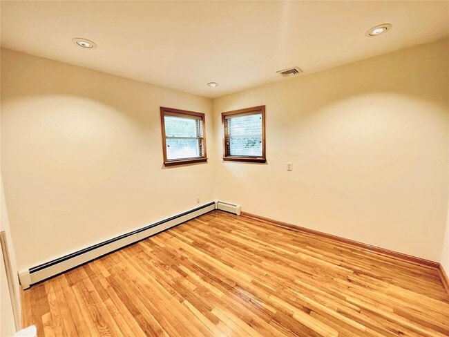Building Photo - 24 Gaymor Ln