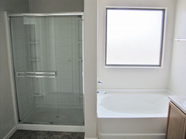 Building Photo - 4BR/2BA/2CG, 1889 sq.ft. home in Copper Sk...