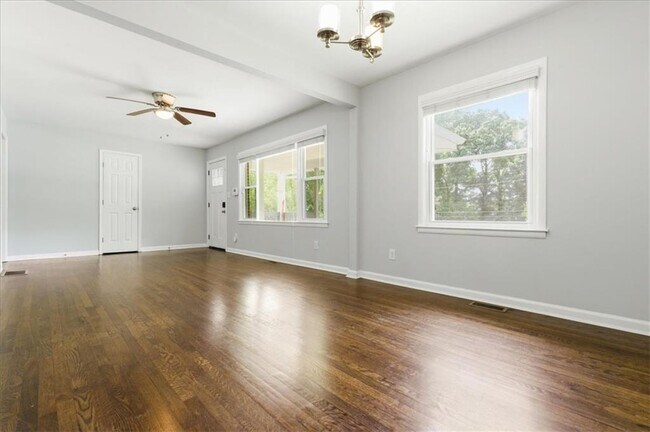 Building Photo - 2705 Lincoln Ct NW