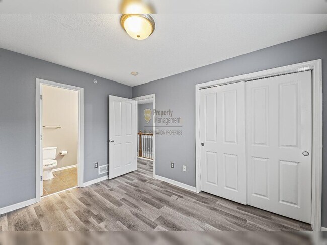 Building Photo - "Charming Lenexa Townhouse: Spacious 2-Bed Retreat with Finished Basement & Gleaming Hardwood Flo...
