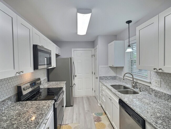 Building Photo - 20 Hollyfield Ln