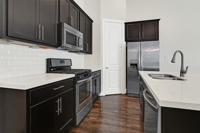 Building Photo - 72 N Hutcheson St