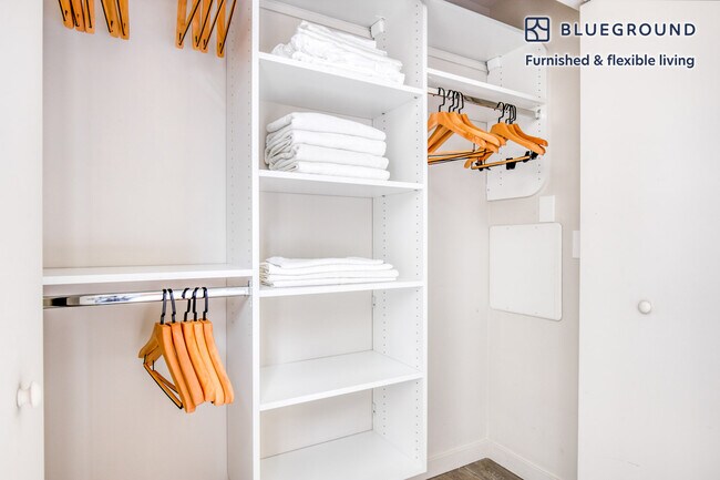 Building Photo - 8 E Huron St