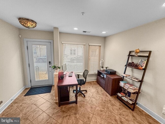 Building Photo - 5610 45th Ave