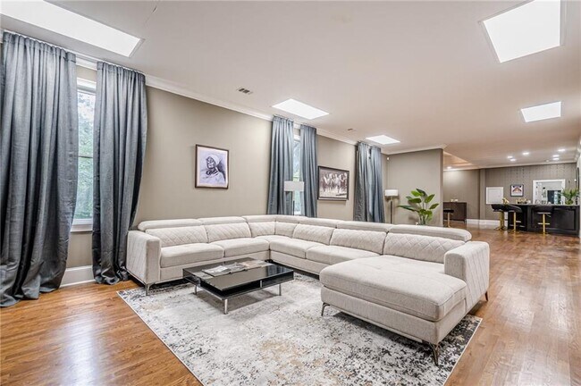 Building Photo - 700 S Brighton Ct