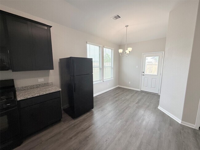 Building Photo - 14501 Sugar Pines Dr