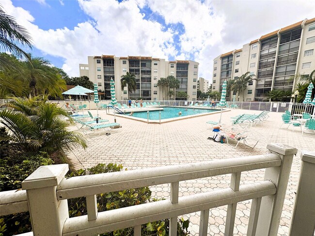 Building Photo - 3940 Inverrary Blvd