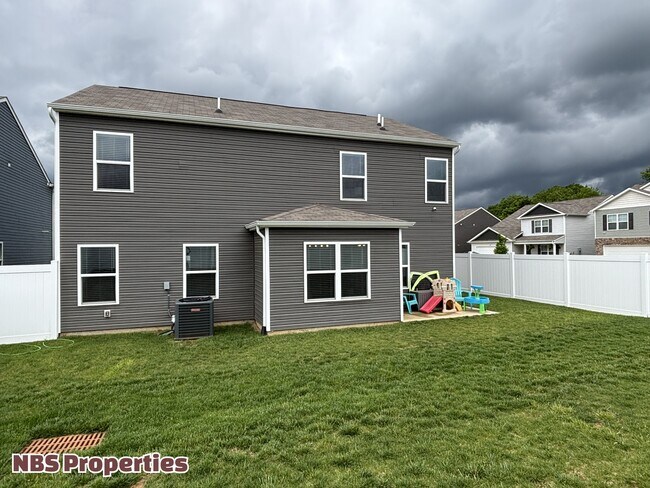 Building Photo - 7402 Cottontail St