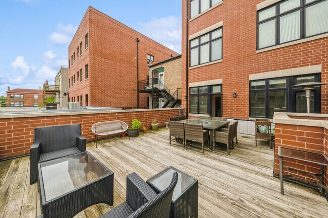 Building Photo - 3827 N Southport Ave