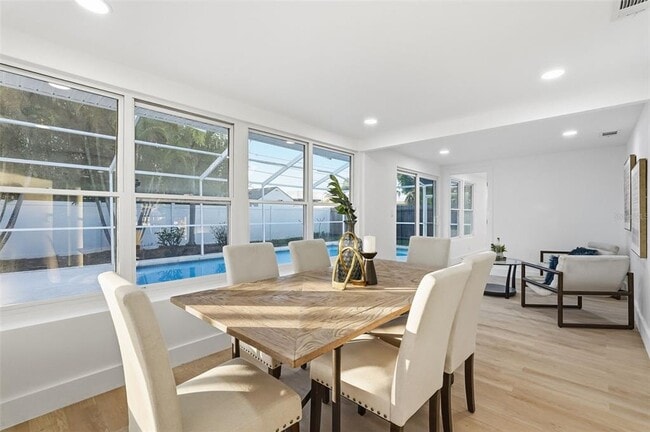 Building Photo - 2470 Del Rio Way