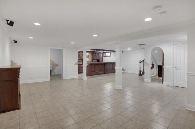Building Photo - 8105 N Oconto Ave