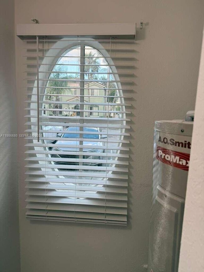 Building Photo - 2470 SE 15th Pl