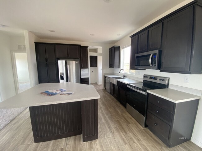 Building Photo - 2255 S Hopi Dr