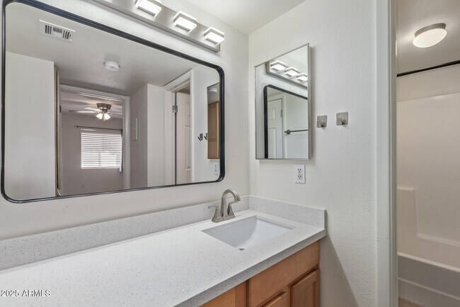 Building Photo - 3825 E Camelback Rd