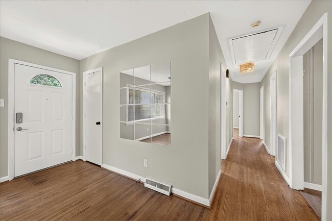 Building Photo - 3237 Harrow Pl