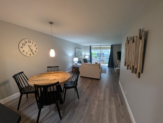 Building Photo - 740 E Ocean Ave