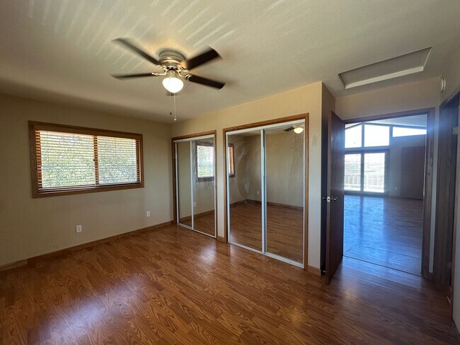 Building Photo - 5182 Buckboard Dr