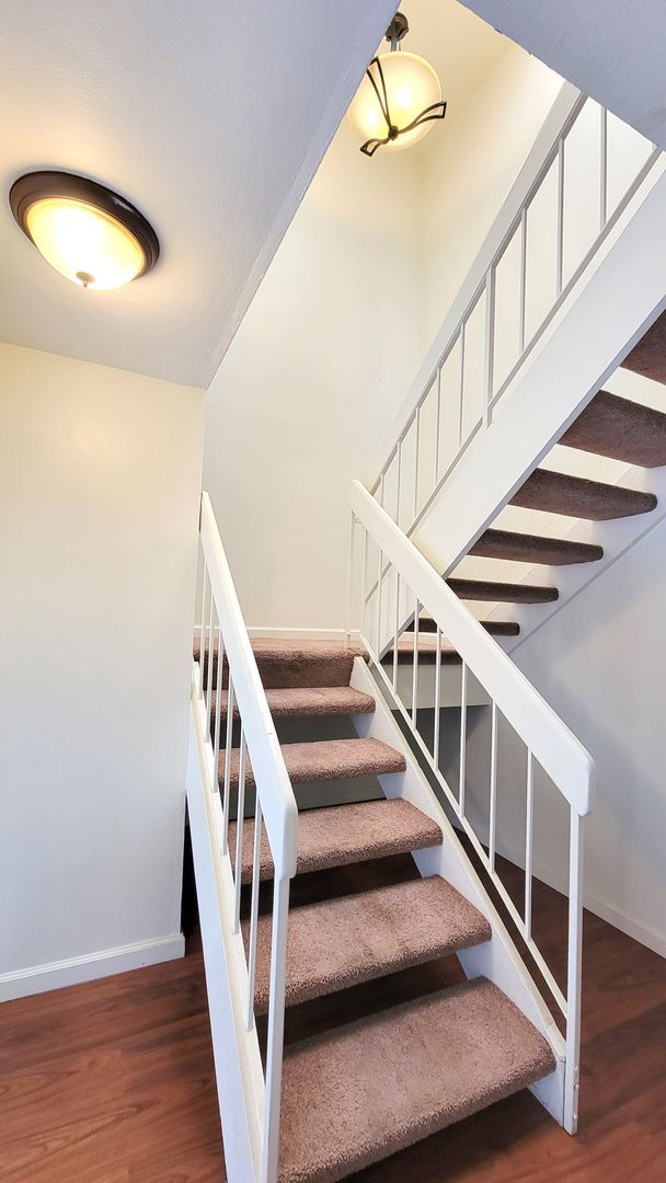 Building Photo - 3 bd/2 ba Townhouse close to USD.