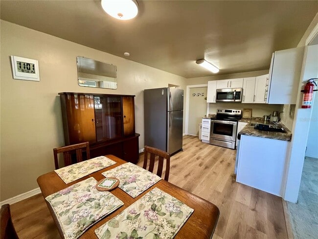 Building Photo - 108 W Comanche Ave