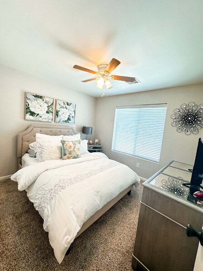 Building Photo - “4-Bedroom, 2-Bathroom Home in Yuma”