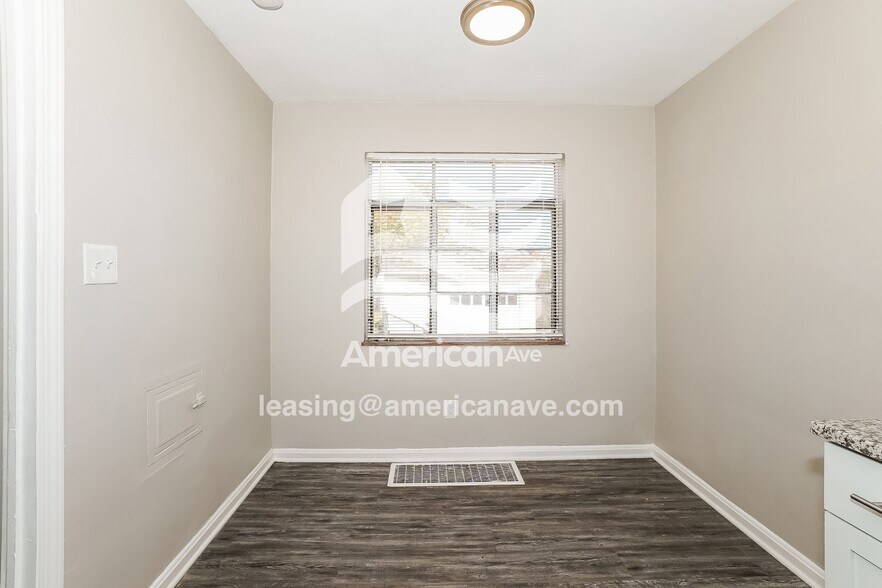 Building Photo - 14212 St James Ave