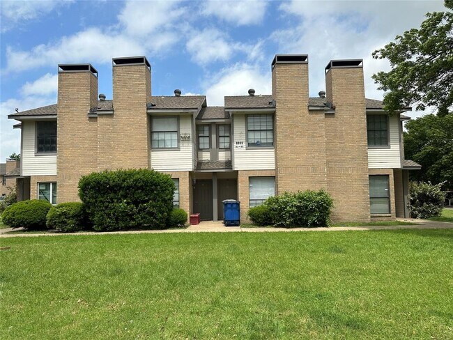 Building Photo - 8005 Rothington Rd