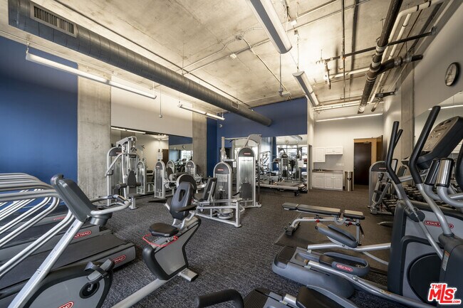 Building Photo - 1100 S Hope St